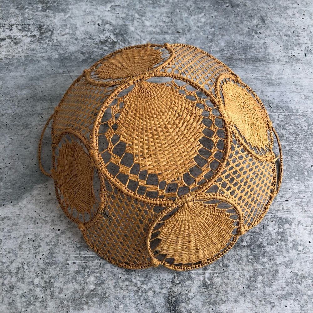 Victorian Ornate Woven Wicker Basket - Picture 4 of 5
